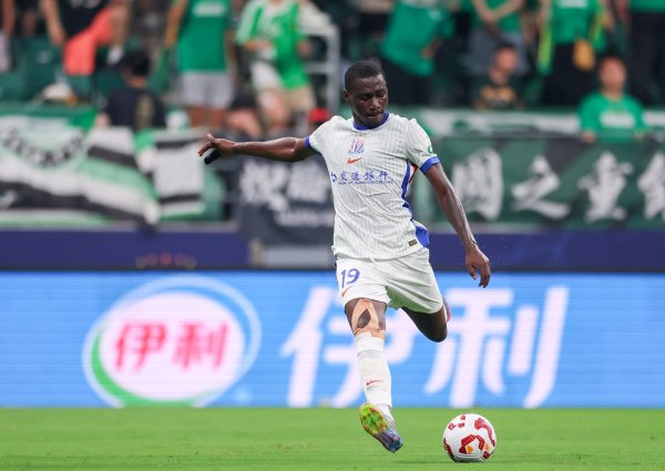 记者：头球和左脚是阿苏埃两大利器 体能和与路易斯理解度需教育