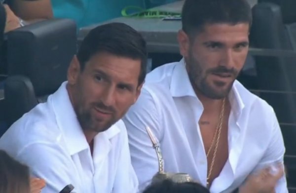 德保西😂被禁赛的梅西和刚亮相完的德保罗全部不雅战