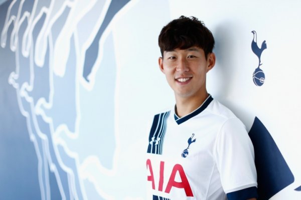 一哥🙌十年之前22岁孙兴慜3000万加盟热刺，十年畴昔成热刺传闻