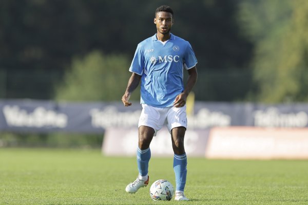 记者：伊镇与那不勒斯实现理论左券，将延伸租赁卡尤斯特