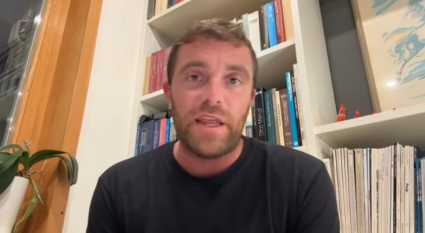 曼联特意费尔明？罗马诺：费尔明没念念离队，巴萨也不筹备出售他