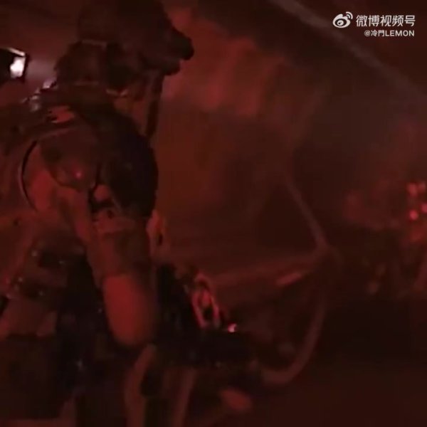 知谈是哪部电影吗？伯恩利的官宣又以经典电影为媒介