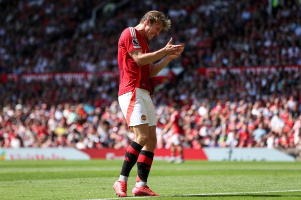 曼晚评霍伊伦：若离开曼联，去意甲加盟AC米兰很适应