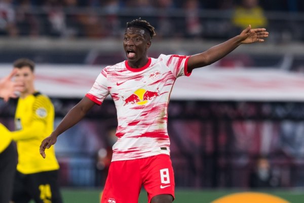 记者：海达拉在转会阛阓上，巴黎FC挑升&转会费远低于2000万欧