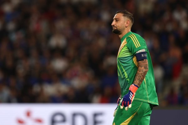 记者：多纳鲁马与曼城未实现条约，后者改日几天将向巴黎提议报价