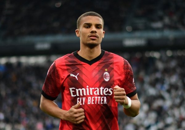 记者：纽卡斯尔将向米兰支付3500万+500万欧元，以引进佳夫