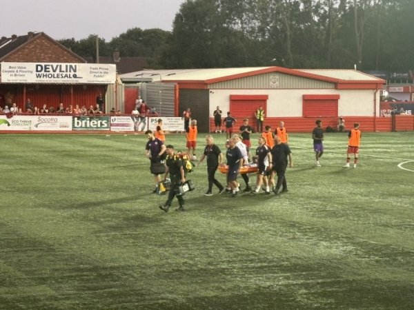 比赛中头部撞击！曼联官方：小将科内意志透露，将接纳进一步检讨