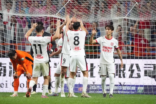 足球报：成王人蓉城在争冠威望当中稳住步调，不绝追击