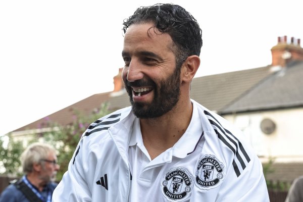 不下课！泰晤士：阿莫林仍得回曼联董事会救助，拉爵愿给他本事