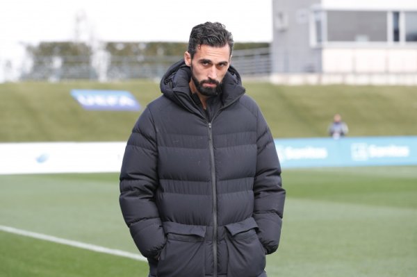 接过劳尔教鞭！阿韦洛亚：很交运握教皇马二队，我肩负稠密包袱