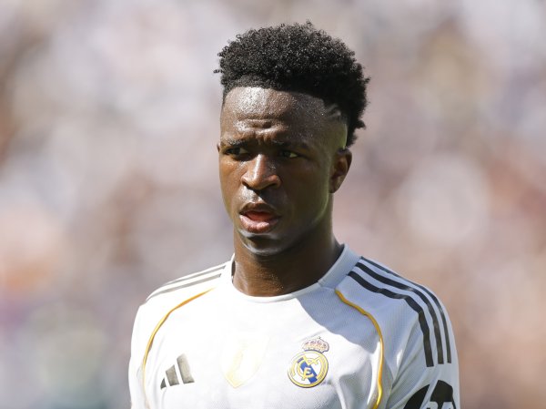 塞尔电台：维尼修斯的续约谈判推迟至赛季范畴进行