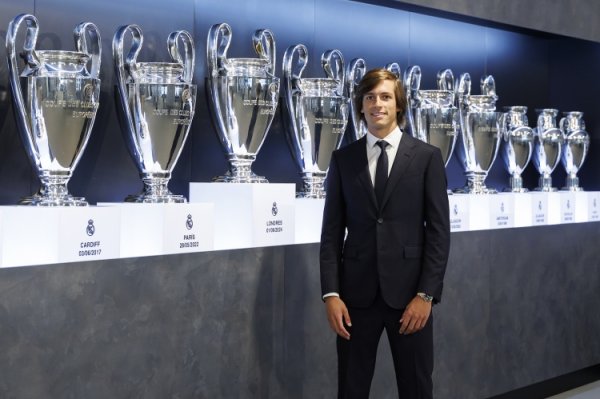 卡雷拉斯：从签约起我就欢跃会负重致远，这是我对球队的少许孝敬