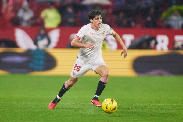 罗马诺：那不勒斯本日持续与塞维利亚商谈胡安卢转会