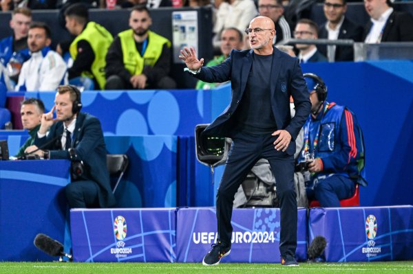 德拉富恩特捏教西班牙25胜仅用33场，仅次于博斯克