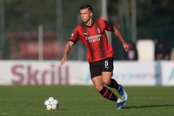 记者：西米奇将与吉达鸠集签约至2029年，转会费总价超2000万欧