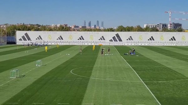 记者：由于西甲的昌盛剂检测，皇马考研时辰推迟了一个小时