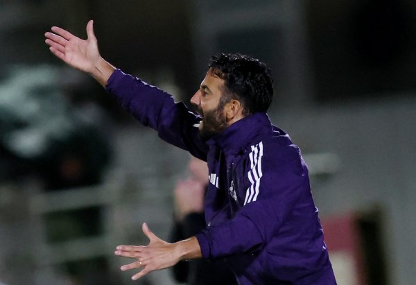 英超带队超30场且场均不超1分的29位主磨真金不怕火中，有27位的球队左迁