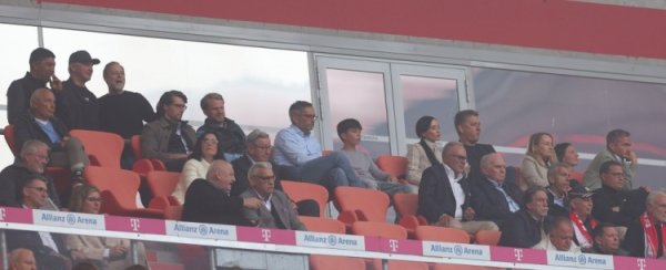 图片报：拜仁5-0大捷汉堡时，埃贝尔父亲坐在他和赫内斯的后一转