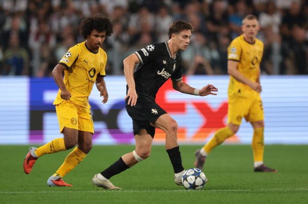 伊尔迪兹和阿德耶米互夸：阿德耶米很出色，在学生期间便是小榜样