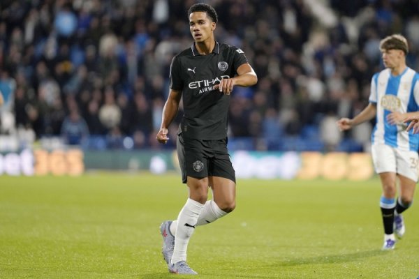 邮报：责任主说念主员传颂曼城小将穆卡萨看起来就像一线队球员