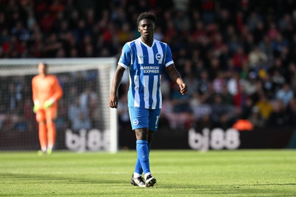 记者：曼联可能买两个中场看法有巴莱巴、沃顿，巴莱巴标价1.5亿