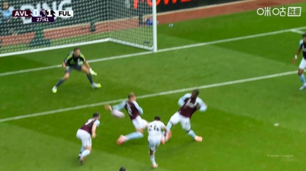 卡什清晰手球未判点！英超官方讲授：手臂处于合理位置，不是点球