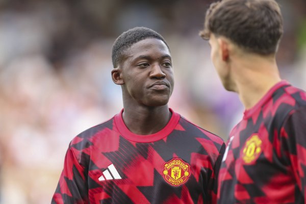 罗马诺：尤文莫得与曼联谈过梅努，那不勒斯打过几通电话进行有计划