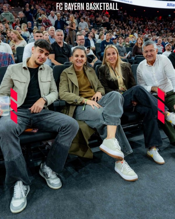 加油趋附！海纳、帕夫洛维奇现场不雅看拜仁男篮比赛