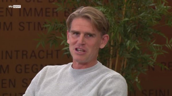 🤩弗罗因德：咱们大概在见证最强版块的凯恩 他是完好的球员