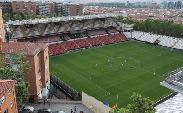 西媒：巴列卡诺主场客队看台将装配围栏分离，7到8个月内无法售票