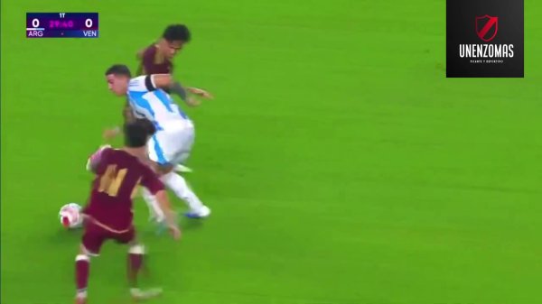 闪转腾挪！恩佐潇洒回身1v2+撞墙互助连过数东谈主，可惜临了被收敛