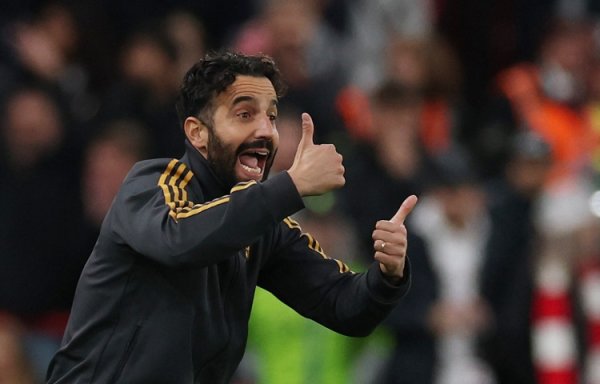 无锋阵力克赤军！曼晚：阿莫林濒临是否接续启用舍什科的幸福侵扰