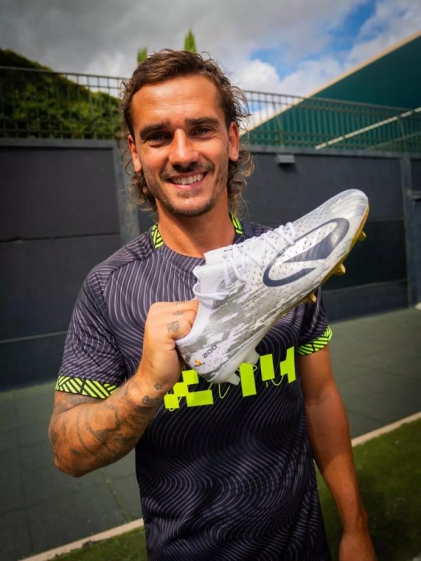 群众限量200双！迪卡侬推出格列兹曼限量战靴，致意后者马竞200球