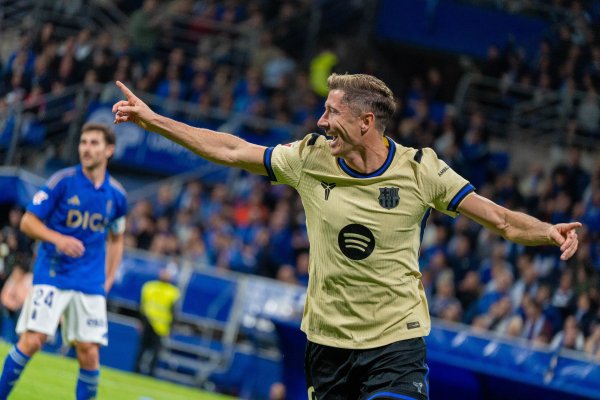 世体：莱万搭车抵达巴萨进修基地，有望本周末伤愈复出