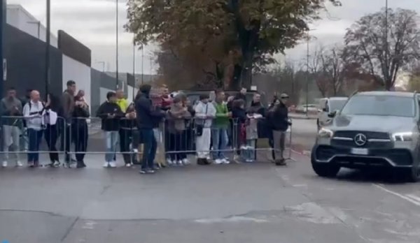 将至本日签约并官宣！迪马：斯帕莱蒂已抵达尤文测验基地