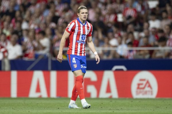 世体：马竞左后卫后腰中卫需加强，另外可能考虑引进又名时尚