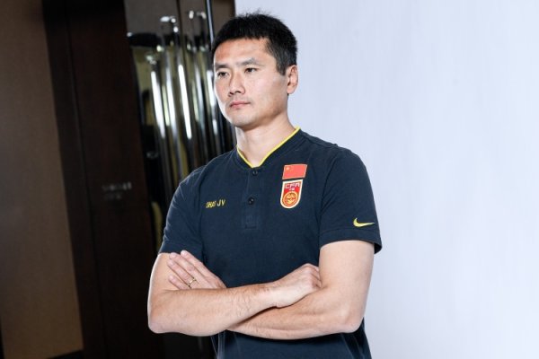 记者谈邵佳一捏教国足：一次果敢尝试，足球不是急功近利的事