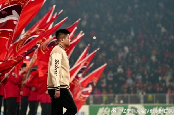 2025 铁东谈主 荣耀技艺 | 战至终章：全队捧杯 冠军战袍加身