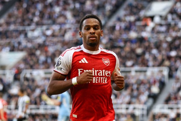 毅力！本赛季英超铲球30+球员中，廷伯顺利率达89.5%最高