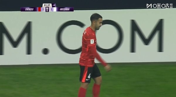 换上又被换下！德尔增多本场错失反击良机，换下时厚谊稍显低垂