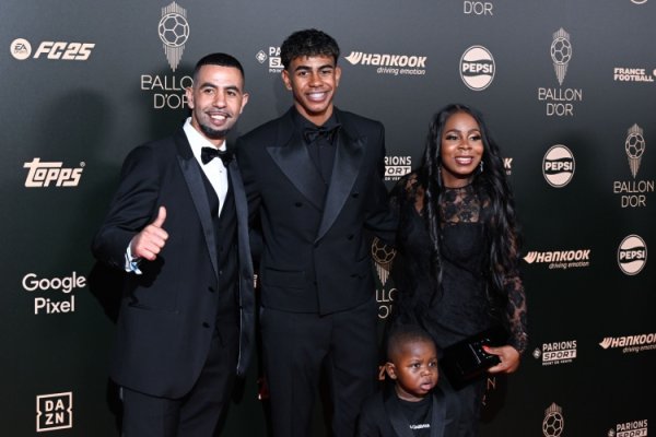 记者谈亚马尔：既非梅西温暖也非C罗战士精神，是自我诈欺新理念