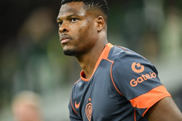 意媒：邓弗里斯将缺席对阵科莫和利物浦，更可能预防超杯复出