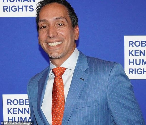 大佬来了！邮报：平枪手后，清湖本钱聚合首创东说念主投入切尔西更衣室