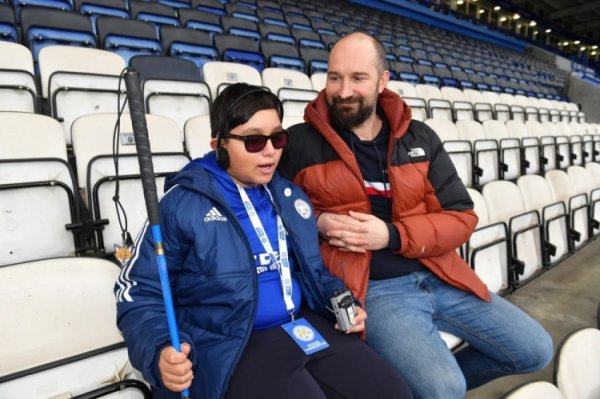 官方：皇权球场提供音频描述阐发注解，莱斯特城邀请视障儿童球迷体验