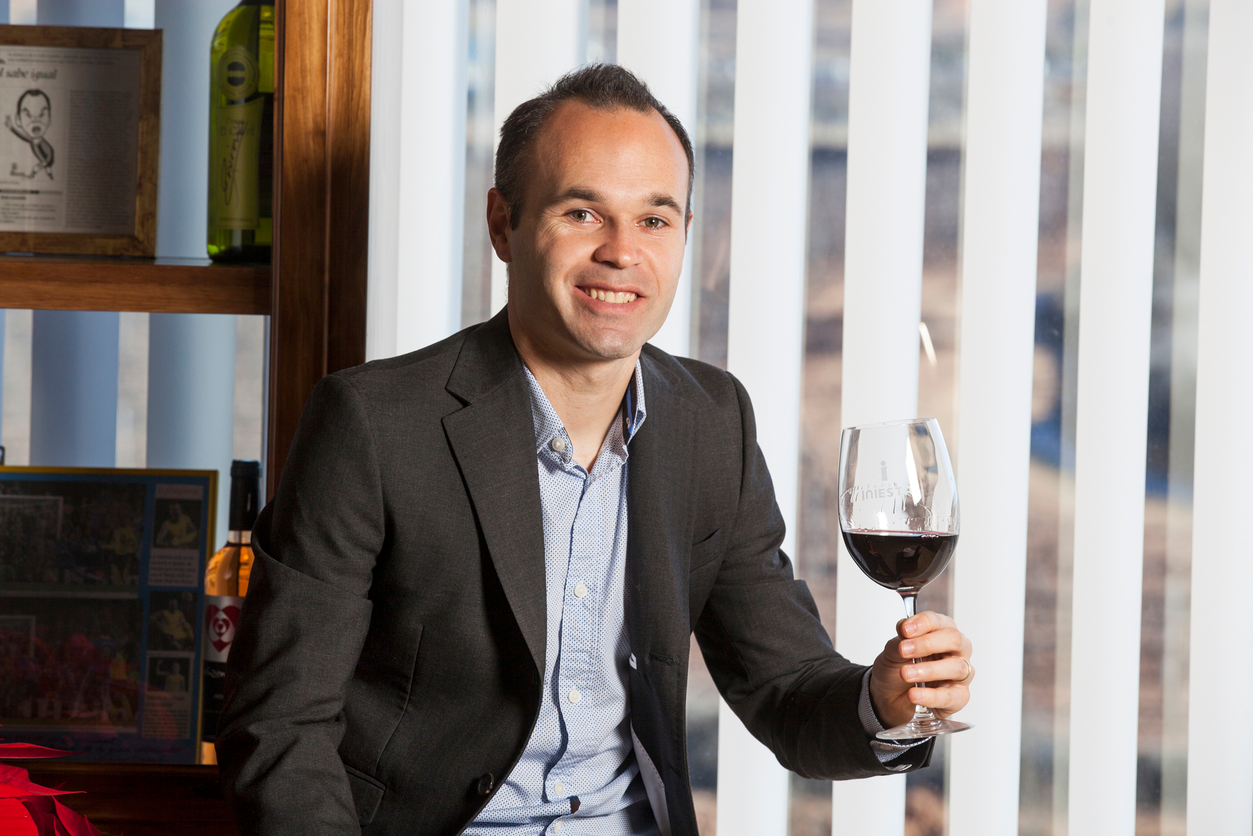 仅提前1分钟换下😅22岁佩德“驴”提前下场，享受全场跪拜+掌声